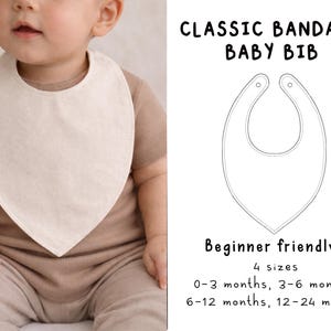 Puede incluir: Un bebé con un babero bandana beige. El babero tiene un diseño clásico con la parte inferior en punta. El texto de la derecha dice "CLASSIC BANDANA BABY BIB" y "Beginner friendly" con detalles de tallas para bebés de 0 a 24 meses.