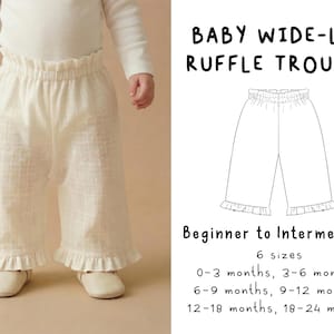 Op de afbeelding: Crèmekleurige babybroek met wijde pijpen en ruches. De broek heeft een gerimpelde tailleband en ruches aan de zoom. De afbeelding bevat ook een lijntekening van de broek en de tekst "Baby Wide-Leg Ruffle Trouser" en maat informatie.