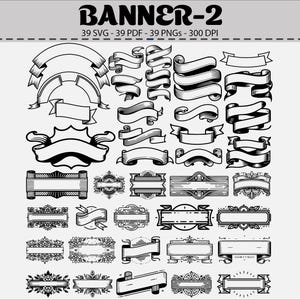 Può includere: Una collezione di 39 design di banner in bianco e nero in formati SVG, PDF e PNG. I banner variano per forma e stile, tra cui nastri, pergamene e cornici decorative. Il testo "BANNER-2" è in alto.