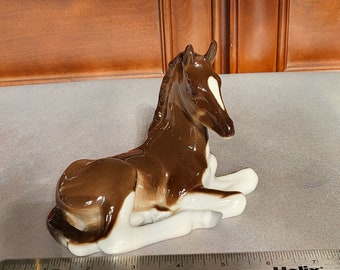 Usine de porcelaine impériale de Saint-Pétersbourg Sculptures HORSE BROWN RECUMBENT , porcelaine russe vintage, figurine en porcelaine Wild Animal