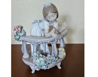 Lladro Porcelain Figurine  "Morning Song"