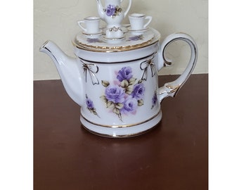 Fielder Keepsakes Fine Porcelain Teapot With Tea Set Lid Purple Rose Décor; Collectable Teapot