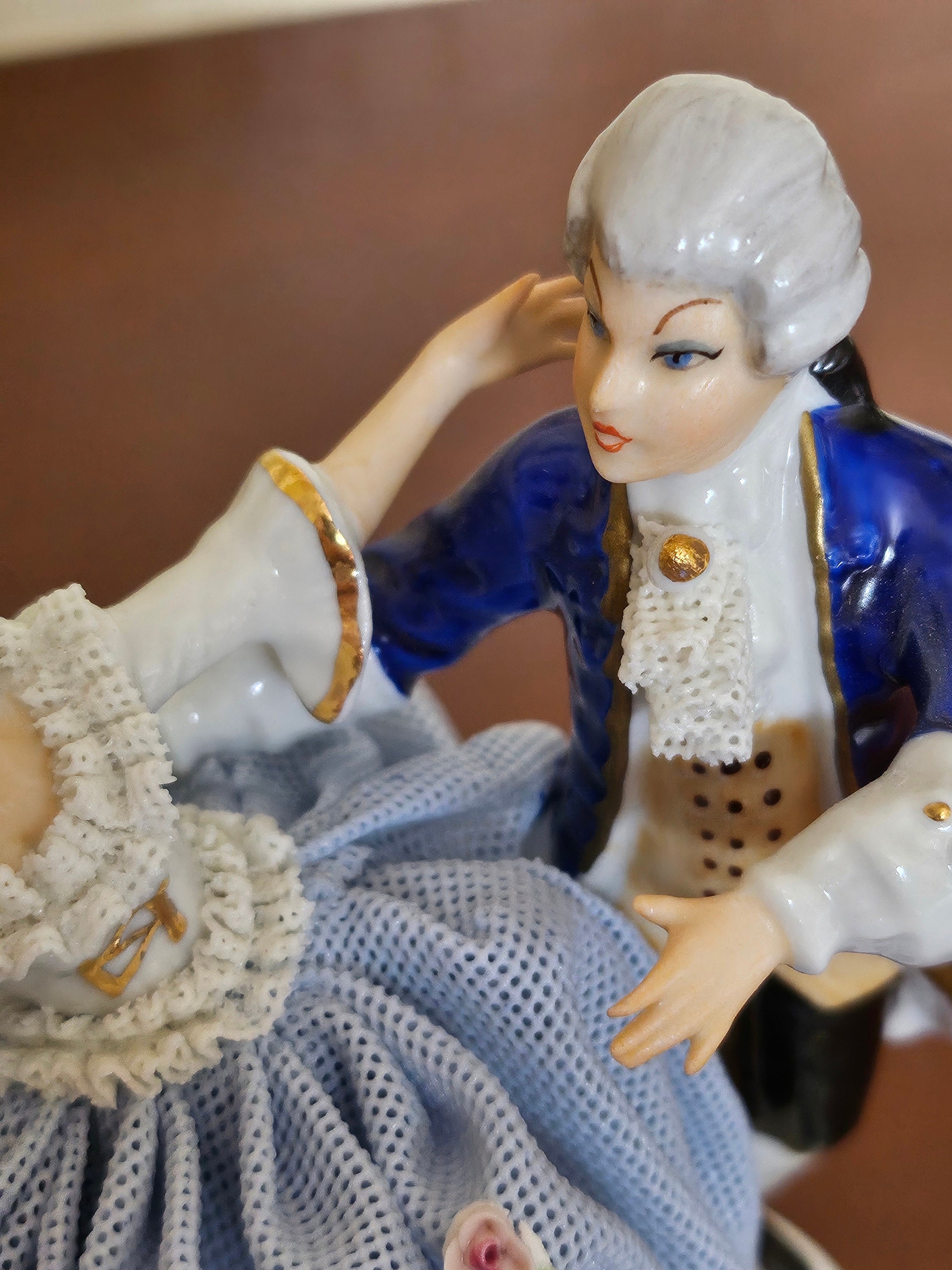 Dresdenアンティーク　レース人形、ダンスするカップル A vintage porcelain German Dresden Couple Courting/ Dancing
