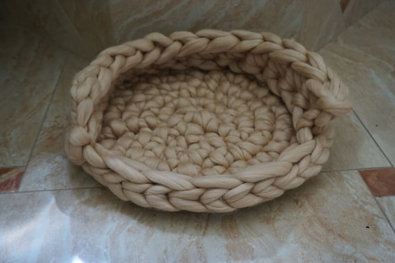 Chunky Knit Wool Cat Bed: Handmade Cozy Pet House (14 inch)