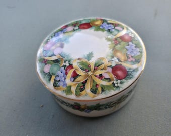 Vintage Mikasa Christmas Bouquet Trinket Keepsake Box with Lid, Vanity trinket dish