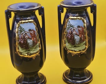 Vases antiques en porcelaine bleu cobalt avec bordure dorée ; Lot de 2 vases. Fabriqué en Tchécoslovaquie