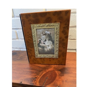 Elegant Small Victorian Tabletop Photo Album With Photo Window  3 x 5 Photos