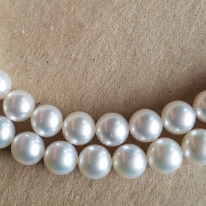 Southsea Pearl White Perfect Round Grade AA 9-10mm Saltwater Pearl Natural White Untreated Non-Dyed High Luster with Blemishes