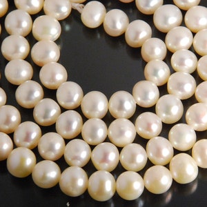 A quality round freshwater pearls, natural white, choose your size 5.5-6mm 6-6.5mm 6.5-7.5mm 7.5-8.5mm 8.5-9.5mm 9.5-10.5