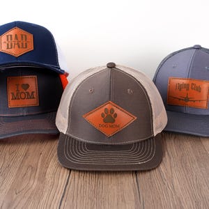Boné de caminhoneiro com remendo de couro e logotipo personalizado, remendo costurado à mão, boné personalizado para empresa ou marca, boné de remendo de couro, evento em grupo, presente de feriado
