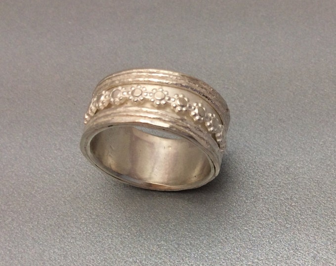 Sterling silver spinner ring with Sterling daisy spinner