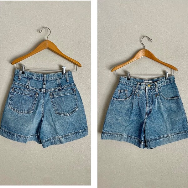 Vintage 80s High Waisted Light Wash Pleated Jean Shorts - women's small - 26