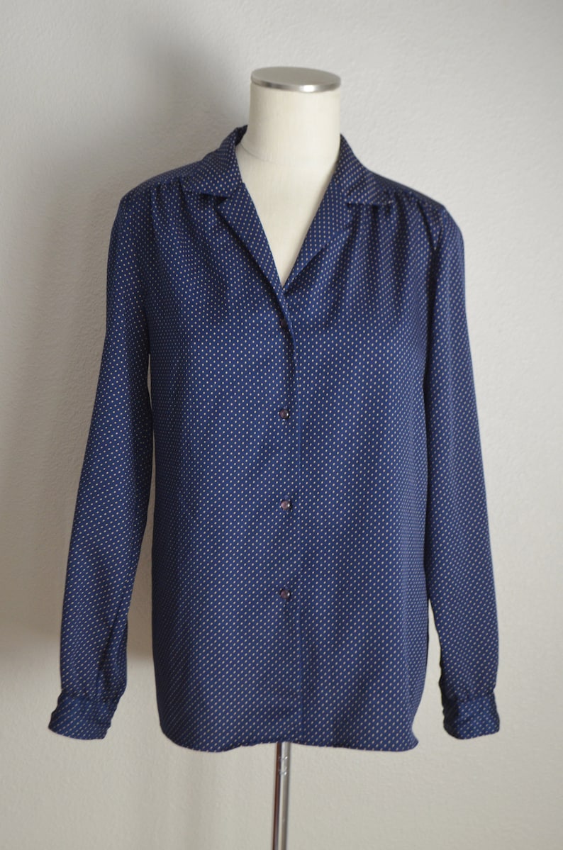Vintage 70s 80s navy blue polka dot dotted pattern poly rayon Levi's button-down slouchy blouse women's medium image 2