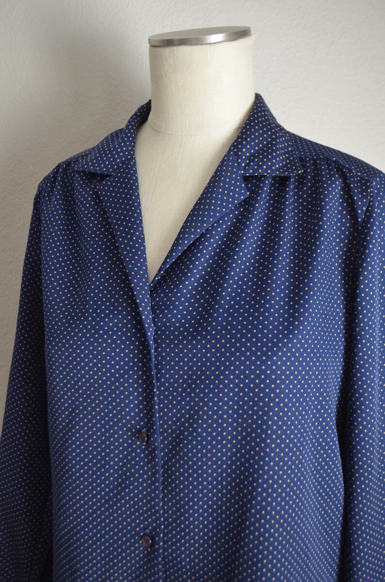 Vintage 70s 80s navy blue polka dot dotted pattern poly rayon Levi's button-down slouchy blouse women's medium image 5