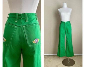 vintage 70s green flare  bell bottom cute embroidered pockets pants trousers - 24x26-mid to high rise