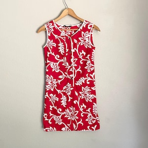 Vintage 70s Talima Hawaii made Red Floral Tiki Floral Hawaiian Short sleeveless Mini Dress Shift // xxsmall petite - AS IS