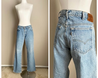 Vintage Levi's 549 Medium Wash USA-made Comfortable Loose Relaxed Fit Straight Leg- 30x30