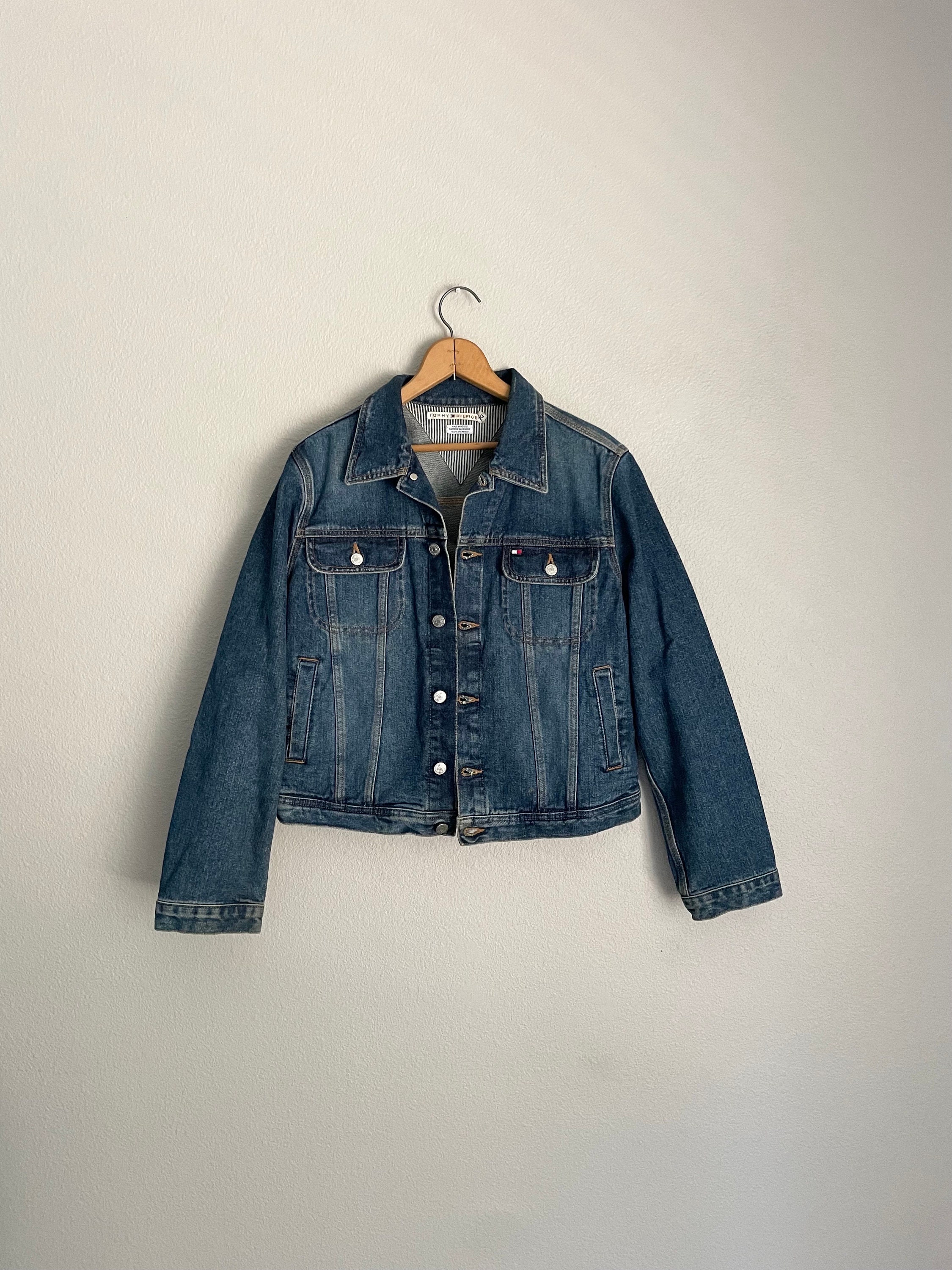 vintage 90s medium dark wash Tommy Hilfiger cropped denim jean trucker jacket women s small