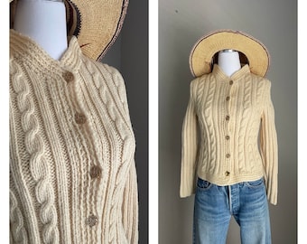 Pull cardigan en laine irlandaise en tricot pêcheur ivoire vintage des années 70 - xxsmall petite cardigan -30/32