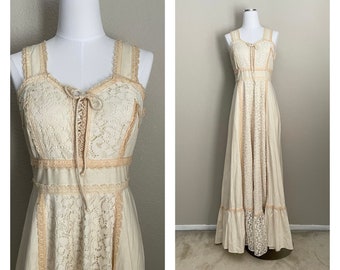 vintage 70s Gunne Sax Dress / 1970s Cream Ivory Muslin Maxi Sundress w/ Lace Up Corset Bodice / Cottage Core Natural Bride Wedding Dress- S