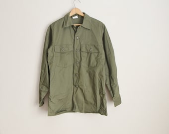 utility man's shirt / vintage 70s air force utility shirt Trooper 15 1/2 x 33 long sleeve military shirt - large -deadstock OD shirt
