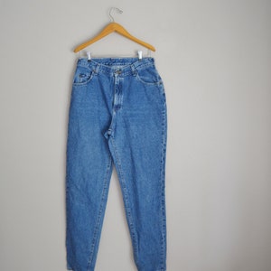 lee medium wash mom jeans / 80s 90s lee jeans / 30x33/ 30 lee jeans women's tall jeans image 2