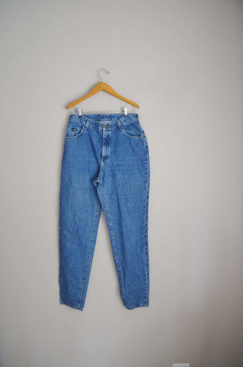 lee medium wash mom jeans / 80s 90s lee jeans / 30x33/ 30 lee jeans women's tall jeans image 2