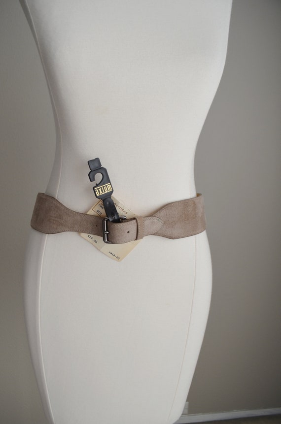 vintage 80s 90s taupe suede leather belt / women'… - image 1