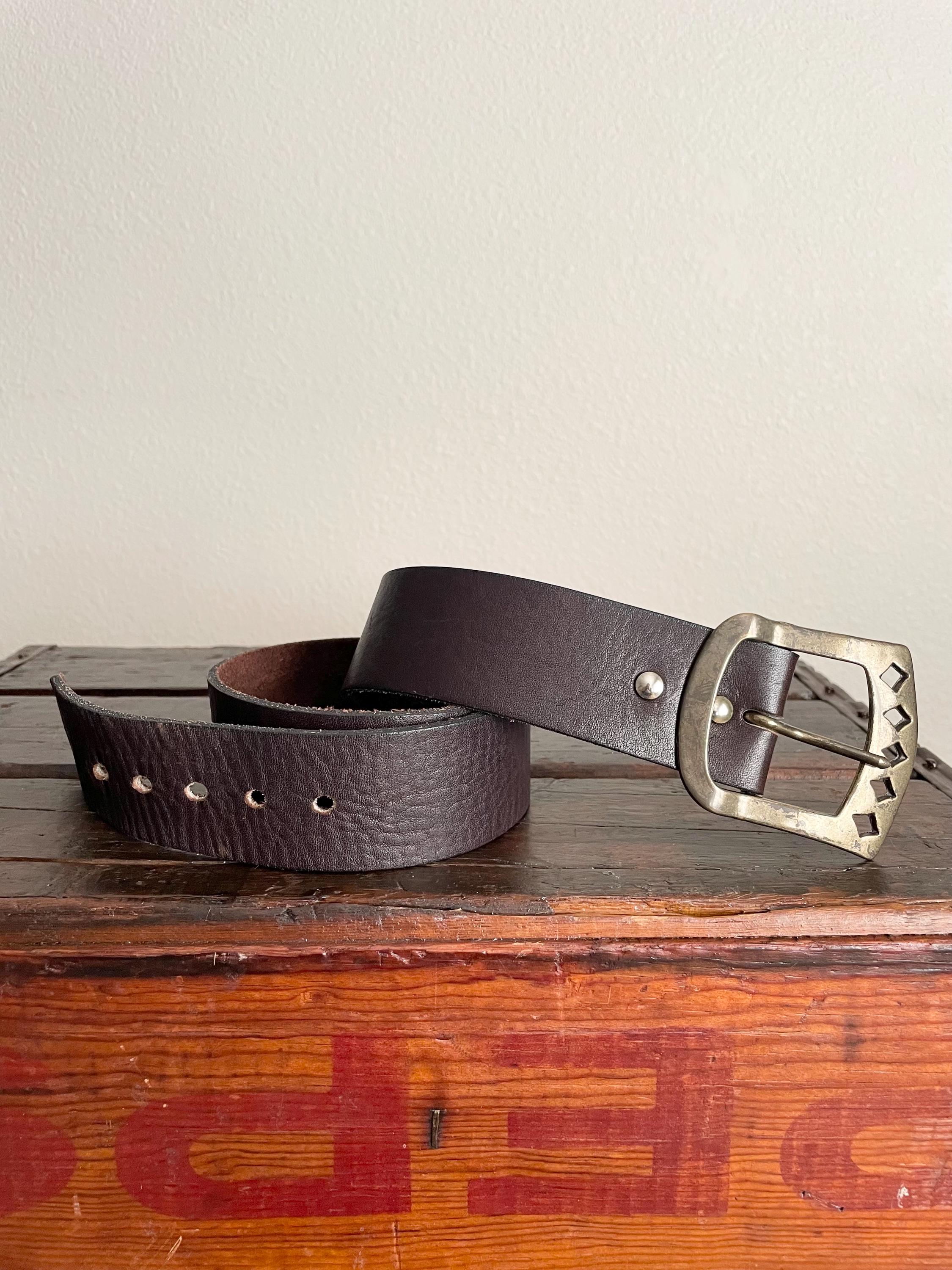 Vintage 70s Brown Pebbled Leather Belt with Brass Buckle - size 26/28
