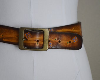 Vintage 80s 90s brown leather tooled daisy painted hippie bohemian belt - size 30
