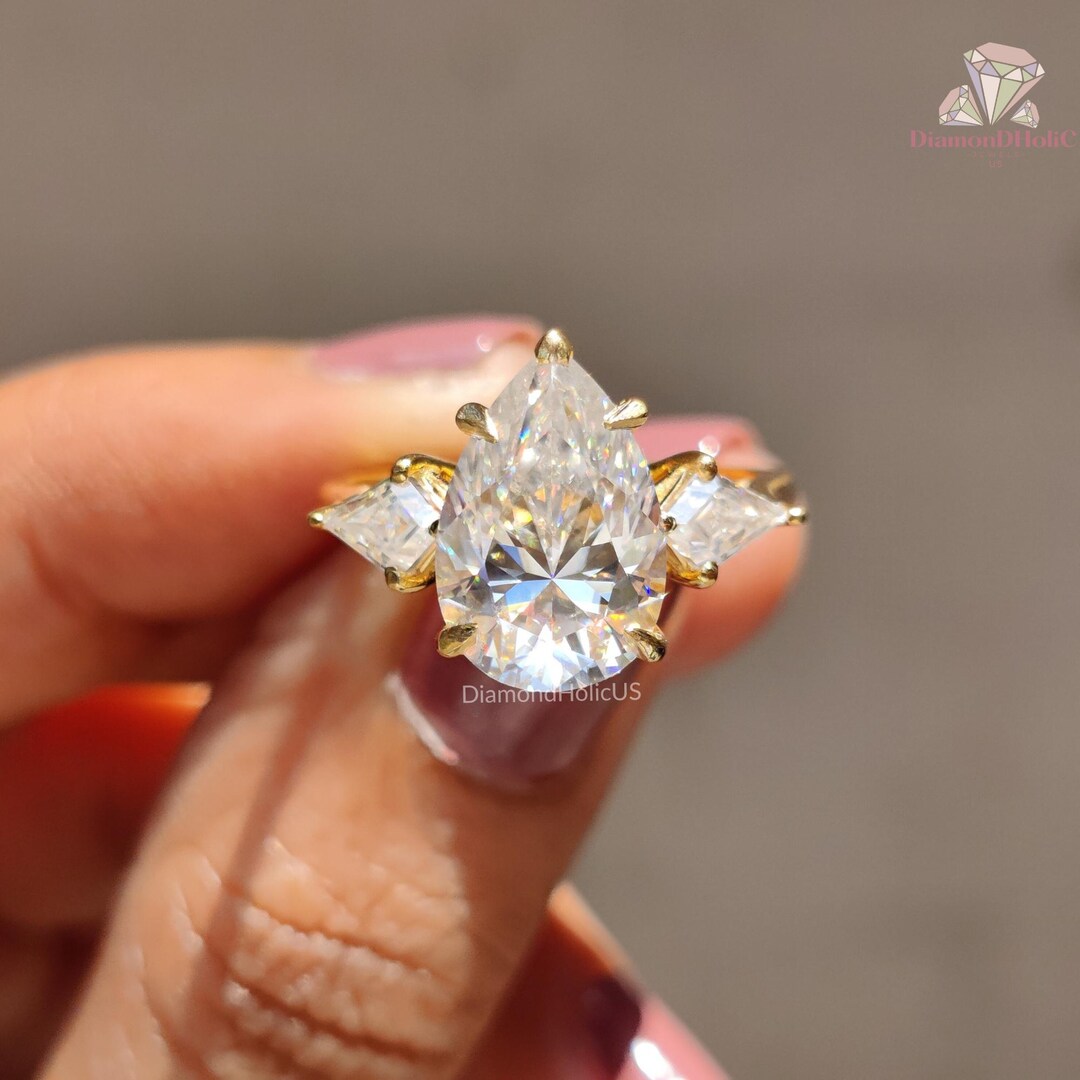 Pear Cut Moissanite Three Stone Ring With Kite Side Stones Wedding ...