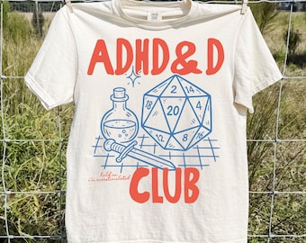ADHS-Club-Shirt, lustiges DnD-ADHS-T-Shirt, Geschenk für Rollenspieler, T-Shirt mit Würfelmotiv für Tabletop-Spiele, Moment mal, ich bin überstimuliert
