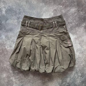 Y2K Military Cargo Balloon Mini Skirt with Belt – Khaki Utility Pleated Skirt – Grunge / Harajuku Streetwear