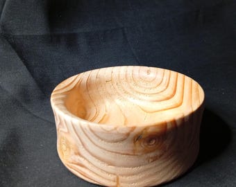 Gedrechselte Schalen aus alten Lärchenbalken