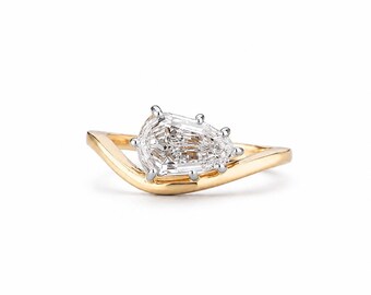 Pear-Cut Lab-Grown Diamond Chevron Ring in a Minimalist Pear-Solitaire Setting for engagement, Teardrop Diamond V-Band Ring for women.