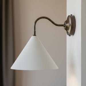 Handgjord gipskonlampa: Nordisk minimalistisk vägglampa