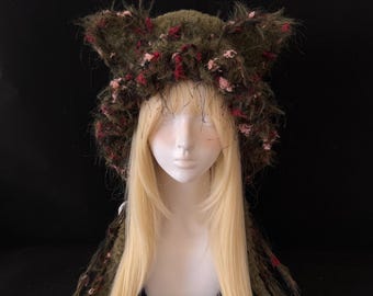 Capucha de orejas de zorro musgoso, gorro de ganchillo de hada del bosque, capucha de medusa, gorro de festival goblincore, tocado de fantasía boscosa peludo