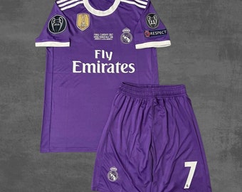Retro 2016 - 2017 Season Real Madrid Away Jersey Cristiano Ronaldo No 7 Retro Purple Jersey Champions League Football Shirt Kit