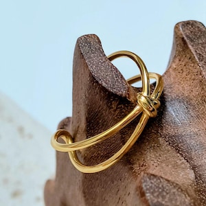 Ring mit filigranem Knoten zeitlos minimalistisch (18 Karat vergoldetes Sterlingsilber - wasserfest) Statementring verstellbar Damen modern