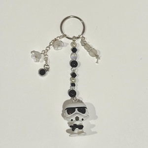 Stormtrooper Keychain – Star Wars Disney Doorables – Handmade Beaded Bag Charm – Fun Gift for Star Wars Fans & Collectors