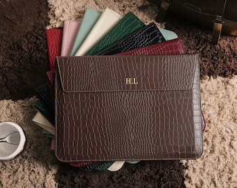 Personalized Crocodile Embossed Laptop Case with Gold Foil Name, Vegan Leather MacBook Air & Pro Sleeve 13" 14" 15" 16", Gift for Her