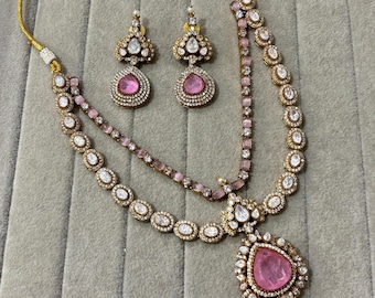 Conjunto de collar nupcial Kundan indio: pendientes dorados con diamantes y lágrima.