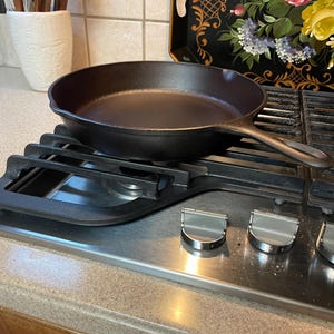 Vintage 3 Notch Lodge No. 10 SK Cast Iron Skillet Fully restored Sits Flat. 1968