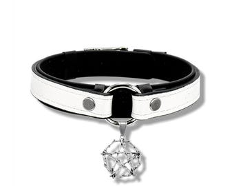 Ras de cou gothique blanc noir | Pendentif pentagramme en métal, joint torique, boucle | Taille ajustable | Fabriqué à la main en cuir PU, biothane | Collier ras de cou