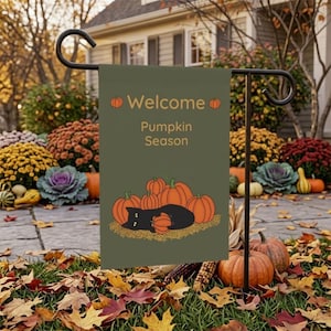 Välkommen pumpasäsong trädgårdsflagga banderoll endast - salviagrön höst svart katt pumpafält höst trädgårdsdekor - Cottagecore Halloween veranda
