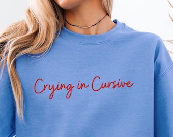 Sudadera con bordado "Llorando" en letra cursiva / Regalo de estilo grunge suave para la salud mental