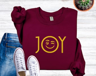 刺繍入りJOYクルーネック スウェットシャツ • ウィンクするスマイリーフェイスのセーター • 快適なユニセックスプルオーバー • 刺繍ギフト