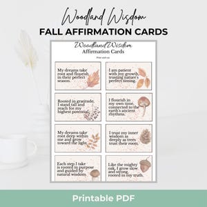 Op de afbeelding: Een afdrukbare PDF met "Woodland Wisdom Fall Affirmation Cards". De kaarten hebben een witte achtergrond met herfstthema-illustraties en inspirerende tekst. De kaarten bevatten zinnen als "Mijn dromen wortelen" en "Ik ben geduldig".