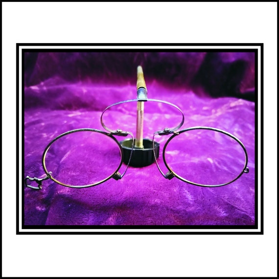 Vintage Folding Locking Pince Nez Reading Glasses Gem