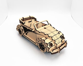 Puede incluir: Un modelo de coche descapotable de madera cortada con láser, con un acabado en color tostado claro y bordes de color marrón oscuro. El vehículo cuenta con un interior detallado con dos filas de asientos, parabrisas, faros redondos y cuatro ruedas.